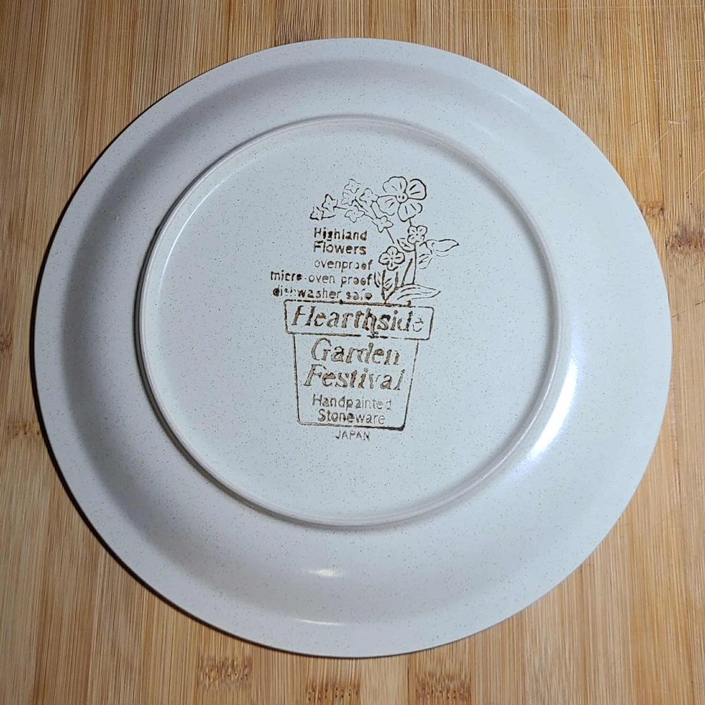 Floral Patterned Dinner Plates - Picture 3 of 5